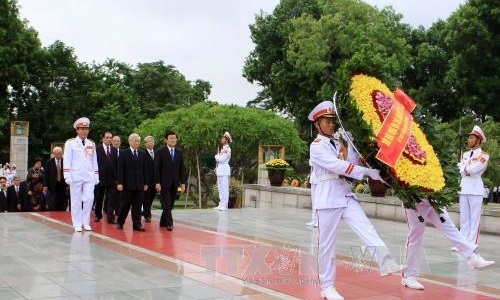 Lãnh đạo Đảng, Nhà nước tưởng niệm các Anh hùng liệt sỹ