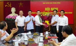 Đồng chí Lê Mạnh Hùng giữ chức Phó Trưởng Ban Tuyên giáo Trung ương