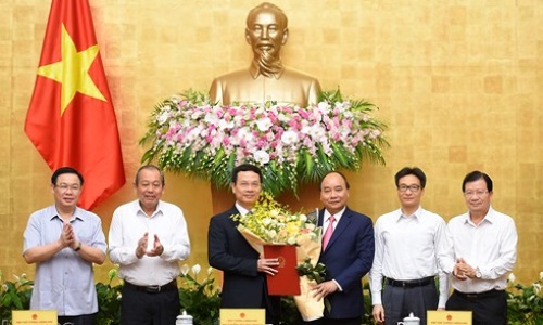 Trao Quyết định giao quyền Bộ trưởng TT&TT cho đồng chí Nguyễn Mạnh Hùng