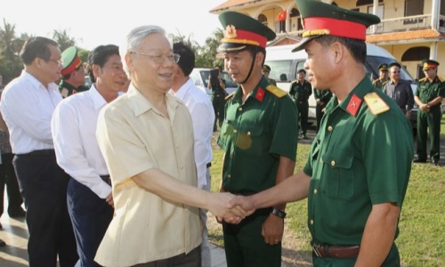 Tổng Bí thư Nguyễn Phú Trọng làm việc tại huyện đảo Phú Quý