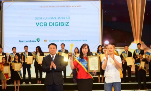 Dịch vụ ngân hàng số VCB DigiBiz của Vietcombank được trao giải Sao Khuê 2022