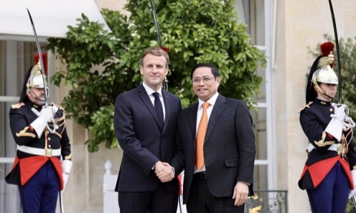 Thủ tướng Phạm Minh Chính hội kiến Tổng thống Pháp Emmanuel Macron