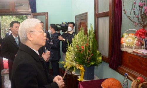 Tổng Bí thư Nguyễn Phú Trọng dâng hương tưởng niệm Chủ tịch Hồ Chí Minh