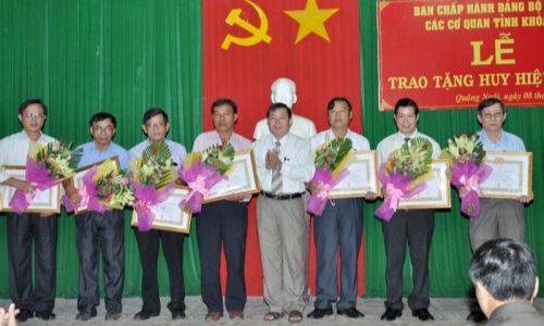 Thực trạng hoạt động của chi bộ cơ quan xã, phường, thị trấn ở Quảng Ngãi