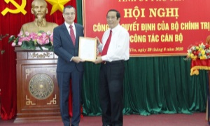 Trao Quyết định của Bộ Chính trị chuẩn y chức danh Bí thư Tỉnh ủy Phú Yên với đồng chí Phạm Đại Dương