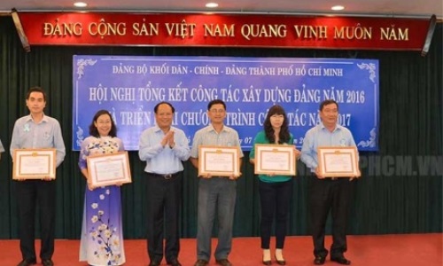 Phấn đấu kết nạp 400 đảng viên trong năm 2017