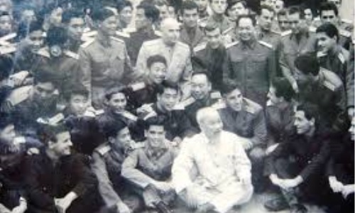 Vận dụng Tư tưởng quân sự Hồ Chí Minh