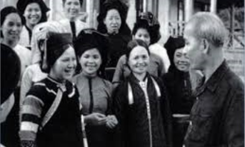Tư tưởng Hồ Chí Minh về thương yêu, chăm lo bồi dưỡng cán bộ